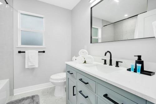 Luxury Villa Near Disney I Fully Renovated photo 27