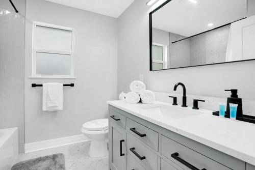 Luxury Villa Near Disney I Fully Renovated photo 35