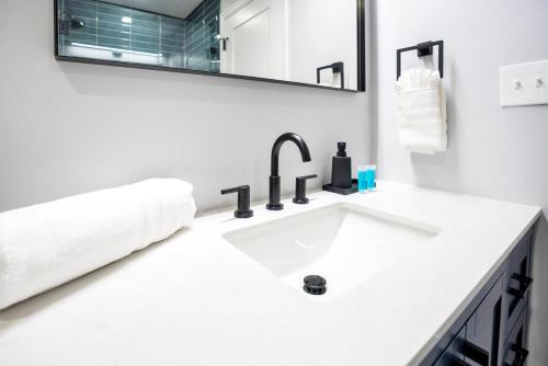 Luxury Villa Near Disney I Fully Renovated photo 50