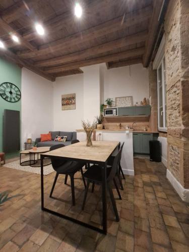 Spacious studio completely renovated right in the city center