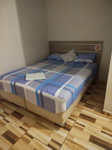 Hogar de Dara tesisinde bir odada yatak veya yataklar