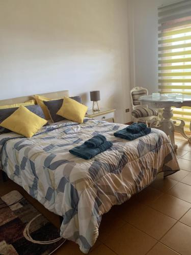 a bedroom with a bed with blue towels on it at Chalet Tegueste Isla de Tenerife in Tegueste