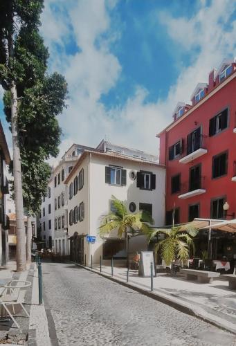Upgrade Paradise I & II Apartments in the Heart of Funchal