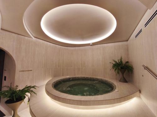 a bathroom with a hot tub with a round ceiling at Adagio Quito Coliving Ecuador Residences in Quito