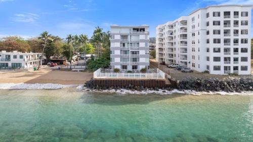 Rincon Seaside Flat- Steps to the Beach & Pool