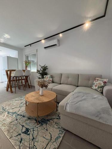 a living room with a couch and a table at Rekkehus med uteplass in La Florida