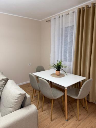 Zona d'estar a Apartment in Shkoder