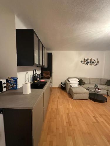 Cozy 2-Bedroom Retreat Near Subway and City Center