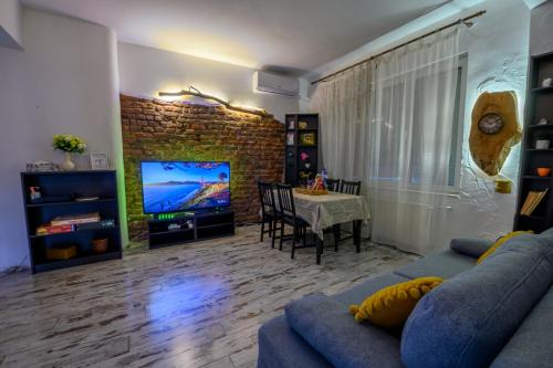 1 min from NDK and Vitoshka street