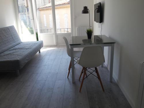 a living room with a table and a chair and a desk at Studio Grasse Centre in Grasse