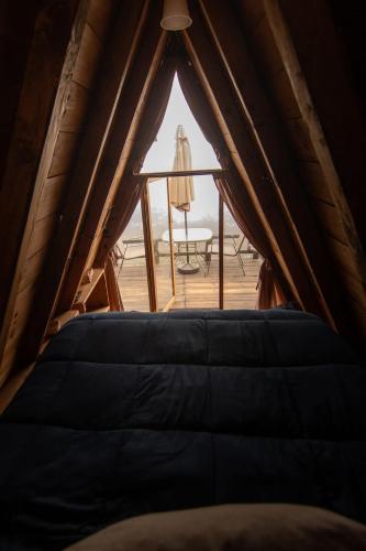 a tent with a bed and a chair in a room at DM El Refugio SG B2 in Pinal de Amoles