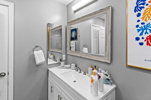 a bathroom with a sink and a mirror at Willow Estates Harborplace in Baltimore
