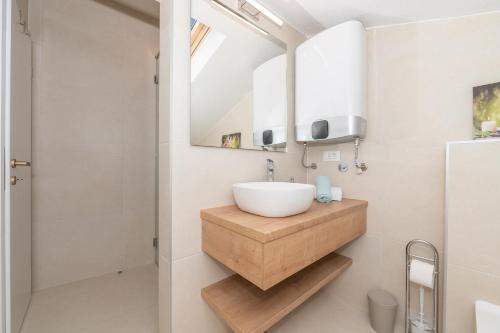 Seaside holiday house Bratus, Makarska - 25055