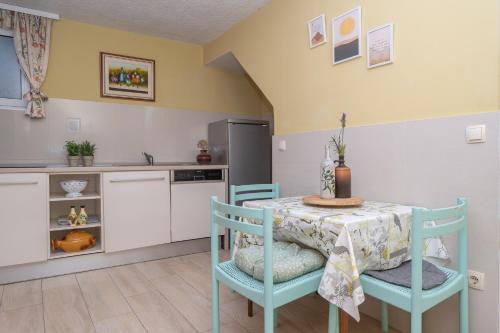 Seaside holiday house Bratus, Makarska - 25055