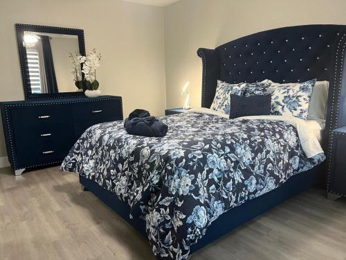 a bedroom with a bed and a dresser and a mirror at Skyview Studio in Lakeland