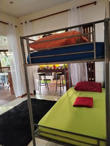 Llit o llits en una habitació de Faré TIAREI