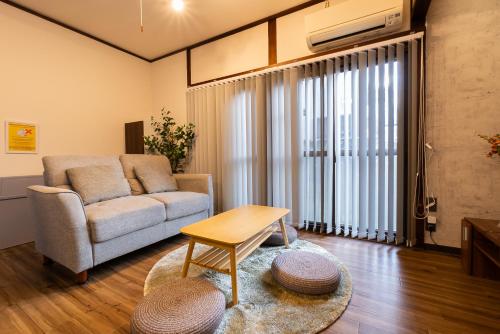 "Hidden in Ozone-Nagoya"名古屋 戸建貸切り宿 8名定員 P1台 ベッド7台寝室3部屋 駅近IGアリーナ ドーム至近