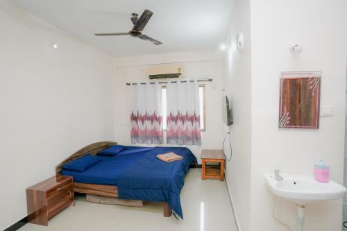 a small bedroom with a bed and a sink at Aashray Guestroom in Murud