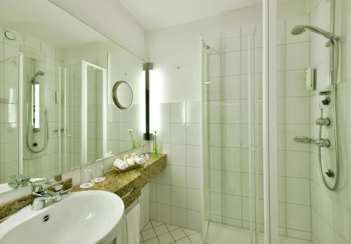 Et badeværelse på Best Western Premier Parkhotel Kronsberg