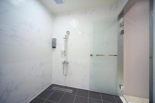 Ванная комната в E-House Xining Branch