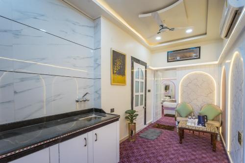 a kitchen with marble countertops and a table and chairs at Shri Prem Villa in Jaisalmer