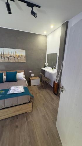 La Via di Mezzo 2 Apartments photo 11