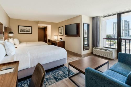 a hotel room with a bed and a tv at Four Points by Sheraton - San Francisco Bay Bridge in Emeryville