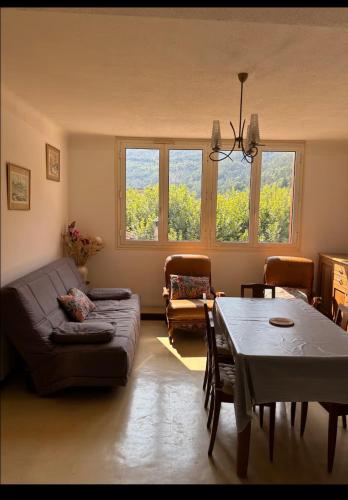 Appartement 5 pers climatisé idéal randonnées et train à vapeur proche Mercantour