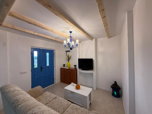 a living room with a couch and a blue door at La Belle Saison in Briska Gora