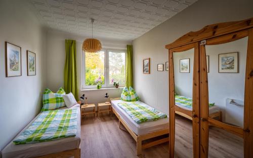 a bedroom with two beds and a window at Gästehaus Barthel in Gosen