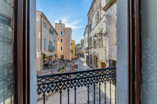 Elegant 2 bedrooms flat - 8mn walk from trainstation