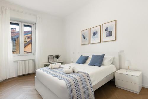 Isola Bloom - Stylish Design Flat