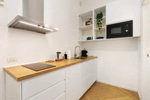 Isola Bloom - Stylish Design Flat
