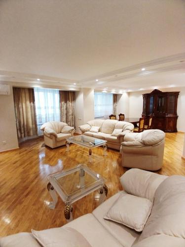 F1 City Center Apartment