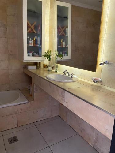 a bathroom with two sinks and a mirror at Piso Céntrico Maipú in Maipú