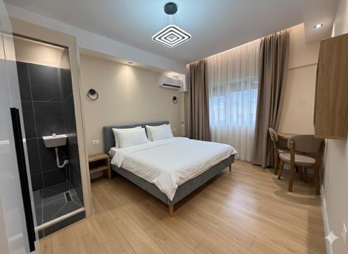 Prime Location - shared Bath