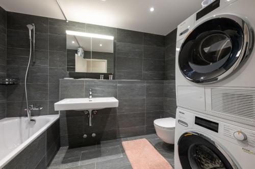 Cosy 3 bedroom Balcony Free parking Fast Wifi