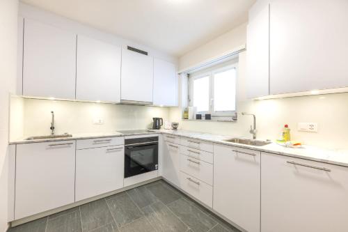Cosy 3 bedroom Balcony Free parking Fast Wifi