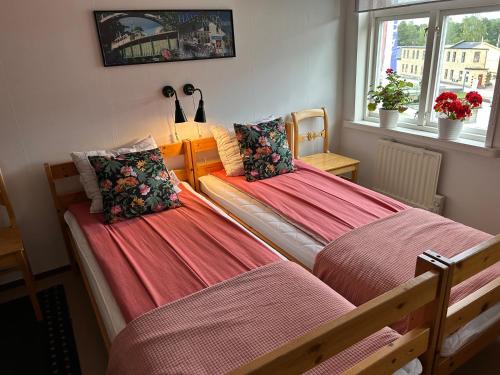 two beds sitting next to each other in a room at Håverud Hostel in Håverud
