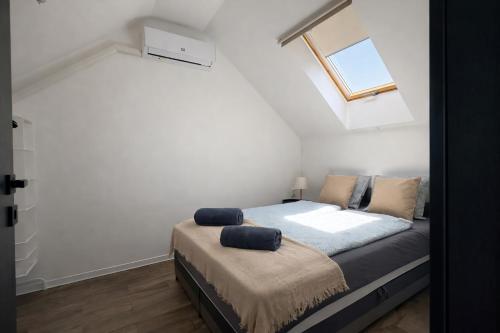 a bedroom with a bed with a window on it at Brothers House in Balatonszárszó