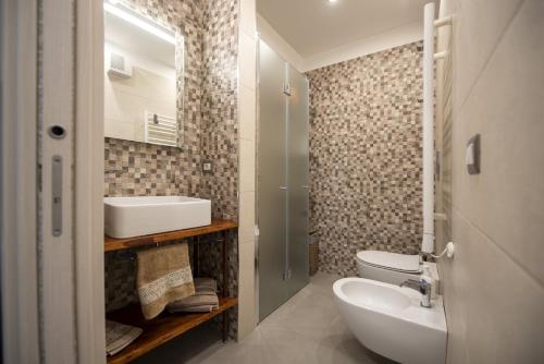 a bathroom with a sink and a toilet at La Lanterna in Giovinazzo