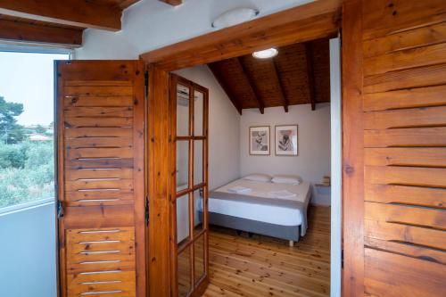 a small bedroom with a bed and a window at Villa Olivia in Loutraki