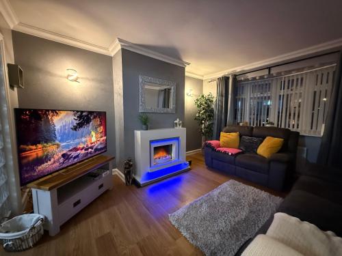 a living room with a couch and a fireplace at Stunning 2 Bedroom Bungalow - Free Parking - Convenient Location in Cox Green