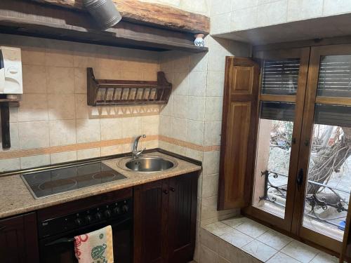 a small kitchen with a sink and a window at Casa del Herrador I in Carrascal del Río