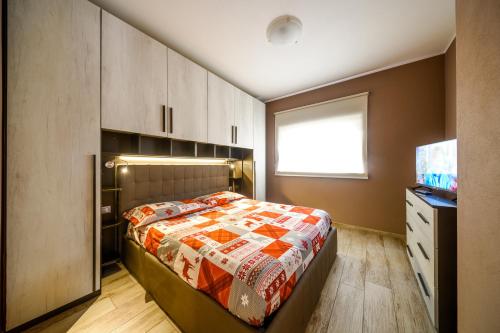 a bedroom with a bed and a window at Casa Lina Tirano in Tirano