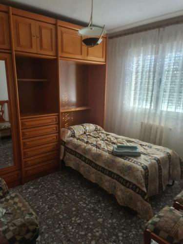 a bedroom with two beds and a dresser at Dos Hermanas in Sahagún