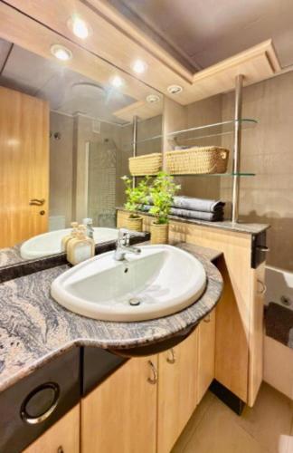 Entire Apartment in Barcelona, Camp Nou, Les Corts