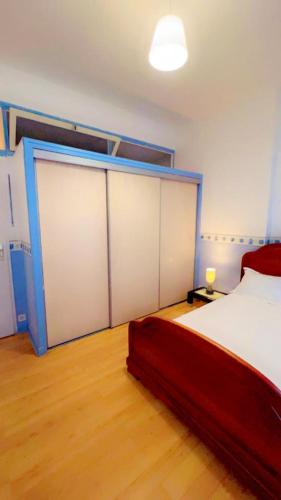 Rúm í herbergi á Api Appartement