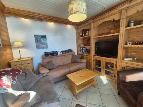 Appartement rénové avec balcon, proche pistes et commerces, animaux acceptés