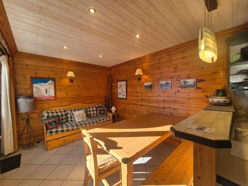 Appartement rénové avec balcon, proche pistes et commerces, animaux acceptés